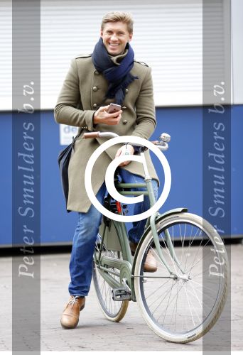 Amsterdam 20 maart 2016 
Evgeniy Levchenko bellend op zijn fiets in amsterdam zuid.