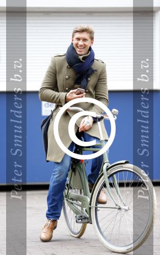Amsterdam 20 maart 2016 
Evgeniy Levchenko bellend op zijn fiets in amsterdam zuid.