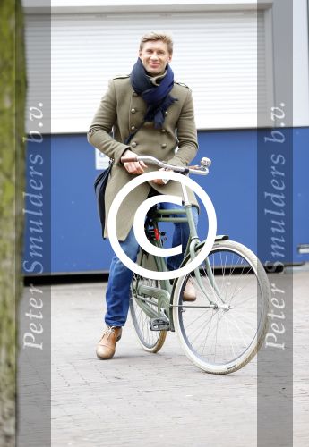 Amsterdam 20 maart 2016 
Evgeniy Levchenko bellend op zijn fiets in amsterdam zuid.