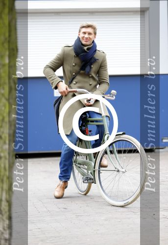 Amsterdam 20 maart 2016 
Evgeniy Levchenko bellend op zijn fiets in amsterdam zuid.