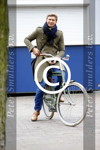 Amsterdam 20 maart 2016 
Evgeniy Levchenko bellend op zijn fiets in amsterdam zuid.