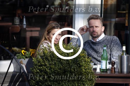 Amsterdam 17 maart 2016.
Georgina Verbaan en Patrick Martens op terras in Amsterdam.