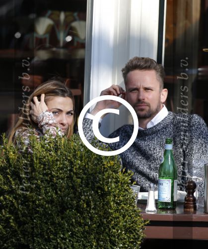 Amsterdam 17 maart 2016.
Georgina Verbaan en Patrick Martens op terras in Amsterdam.