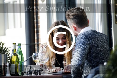 Amsterdam 17 maart 2016.
Georgina Verbaan en Patrick Martens op terras in Amsterdam.