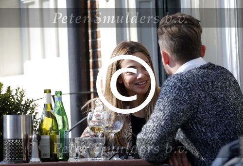 Amsterdam 17 maart 2016.
Georgina Verbaan en Patrick Martens op terras in Amsterdam.