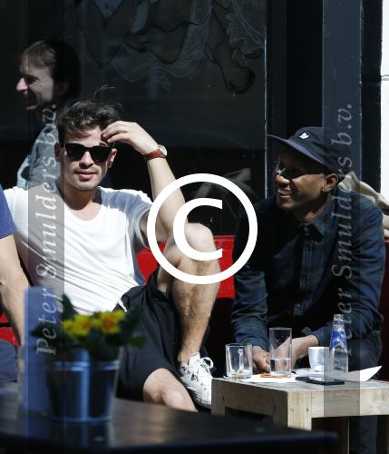 Amsterdam 10 april 2016
vlnr Achmed Akkabi Sef Geza Weisz en Gio op terras