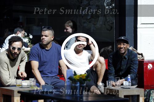 Amsterdam 10 april 2016
vlnr Achmed Akkabi Sef Geza Weisz en Gio op terras
