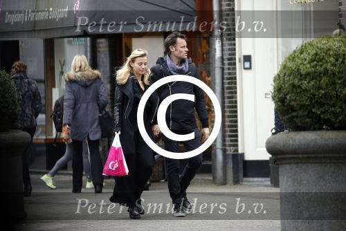 Amsterdam 21 maart 2016 
Gigi Ravelli met haar vriend Roger Hodenius op de cornelis schuytstraat