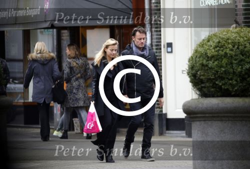 Amsterdam 21 maart 2016 
Gigi Ravelli met haar vriend Roger Hodenius op de cornelis schuytstraat