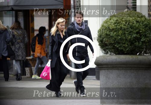 Amsterdam 21 maart 2016 
Gigi Ravelli met haar vriend Roger Hodenius op de cornelis schuytstraat
