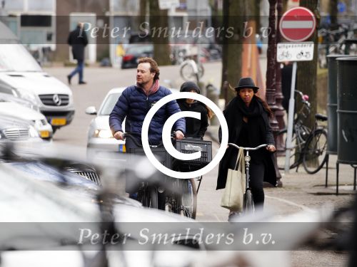 Amsterdam 23 maart 2016 
Gijs Staverman met (een) vriendin op de fiets in Amsterdam.
