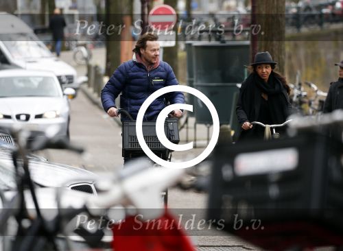 Amsterdam 23 maart 2016 
Gijs Staverman met (een) vriendin op de fiets in Amsterdam.