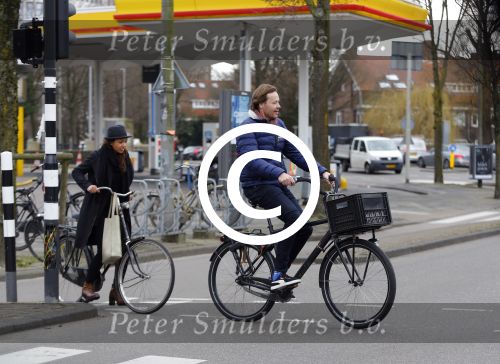 Amsterdam 23 maart 2016 
Gijs Staverman met (een) vriendin op de fiets in Amsterdam.