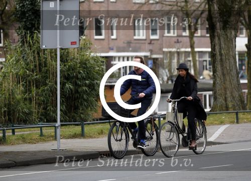 Amsterdam 23 maart 2016 
Gijs Staverman met (een) vriendin op de fiets in Amsterdam.