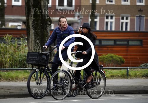 Amsterdam 23 maart 2016 
Gijs Staverman met (een) vriendin op de fiets in Amsterdam.