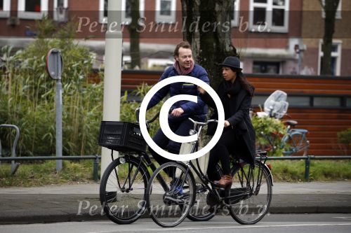 Amsterdam 23 maart 2016 
Gijs Staverman met (een) vriendin op de fiets in Amsterdam.