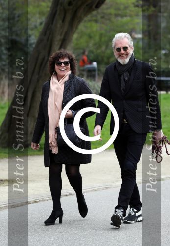 Amsterdam 9 april 2016 
Henriette Tol met haar man in het vondelpark.