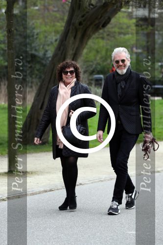 Amsterdam 9 april 2016 
Henriette Tol met haar man in het vondelpark.