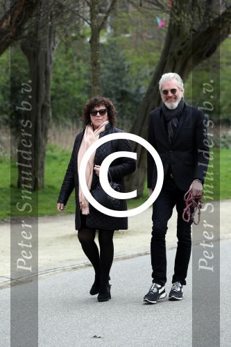 Amsterdam 9 april 2016 
Henriette Tol met haar man in het vondelpark.