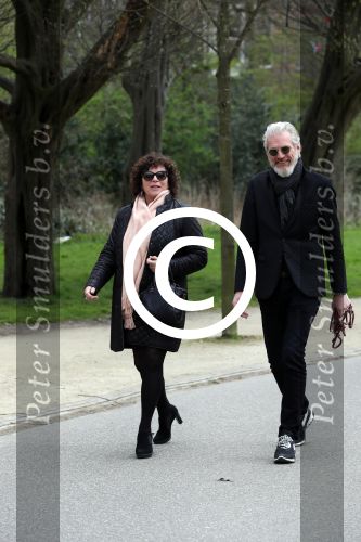 Amsterdam 9 april 2016 
Henriette Tol met haar man in het vondelpark.