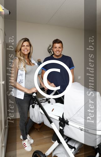 Hilversum 14 april 2016
Jaap Reesema en zijn zwangere vriendin Kim Kotter in de babykamer.