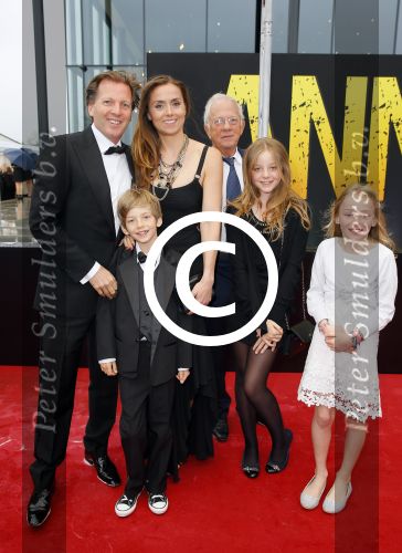 Amsterdam 8 mei 2014
Premiere van de musical Anne (Frank) in het speciaal daarvoor gebouwde theater. Koning Willem Alexander is bij de premiere aanwezig. Michiel Mol met vriendin Marlous Mens en kinderen