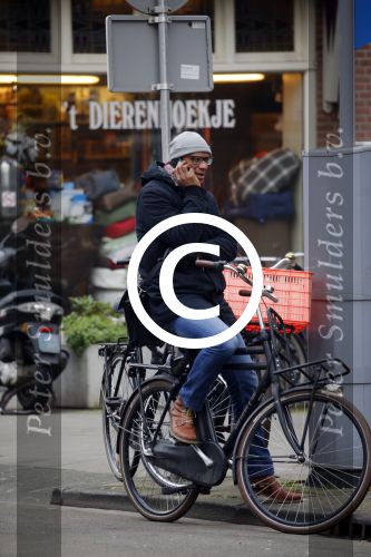 Amsterdam 11 maart 2016
Jimmy Geduld bellend op straat.