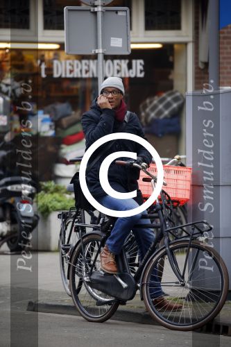Amsterdam 11 maart 2016
Jimmy Geduld bellend op straat.