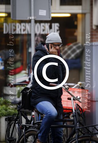 Amsterdam 11 maart 2016
Jimmy Geduld bellend op straat.