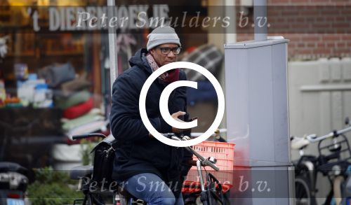 Amsterdam 11 maart 2016
Jimmy Geduld bellend op straat.