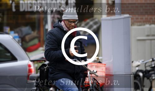 Amsterdam 11 maart 2016
Jimmy Geduld bellend op straat.