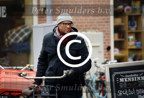 Amsterdam 11 maart 2016
Jimmy Geduld bellend op straat.