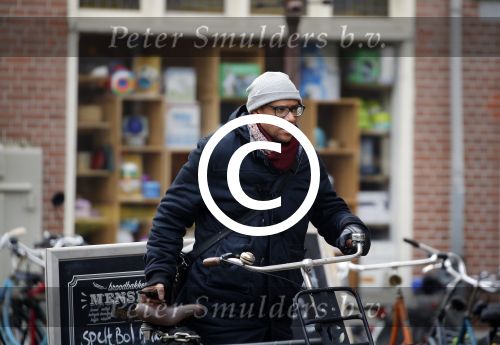 Amsterdam 11 maart 2016
Jimmy Geduld bellend op straat.