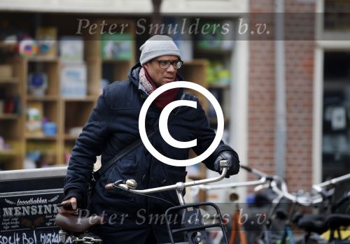 Amsterdam 11 maart 2016
Jimmy Geduld bellend op straat.