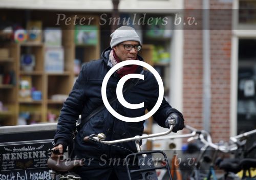 Amsterdam 11 maart 2016
Jimmy Geduld bellend op straat.
