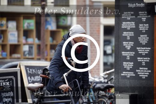 Amsterdam 11 maart 2016
Jimmy Geduld bellend op straat.