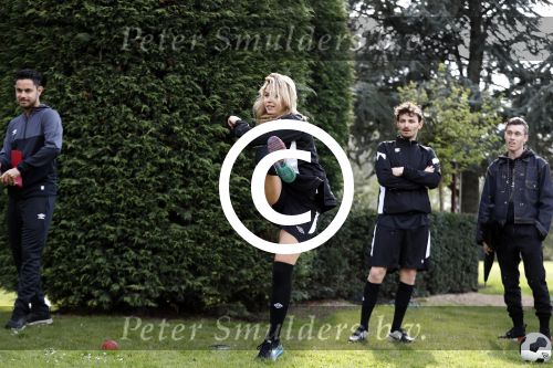 Rotterdam 13 april 2016
Life after Football LAF Voet golf met oa Eljero Elia Najib Amhali Pierre v Hooijdonk Fajah Lourens Joelle Witschge Ramon Beuk Evgeniy Levchencko Michael Mols Romano Denneboom Kahlid Boularouz en de organisatoren Regi Blinker enSoufian Asafiati