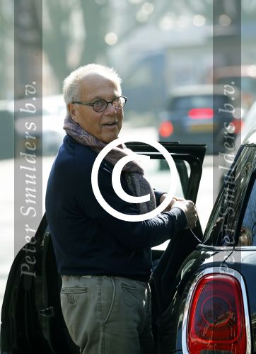 Amsterdam 12 maart 2016 
Joop Braakhekke met zijn mini cooper in Amsterdam zuid.