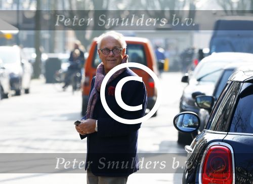 Amsterdam 12 maart 2016 
Joop Braakhekke met zijn mini cooper in Amsterdam zuid.