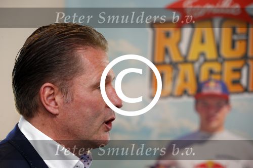 Zandvoort 20 april 2016
Persconferentie Max Verstapen ivm race event ism met Circuitpark Zandvoort en Jumbo.
Prins Bernhard Junior Jos Verstappen en Frits v Eerd waren aanwezig.