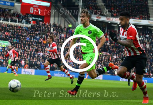 Eindhoven, 20 Maart 2016 Kompetitiewedstrijd PSV-AJAX, eindstand 0-2
Jurgen Locadia  in duel met Joel Veltman