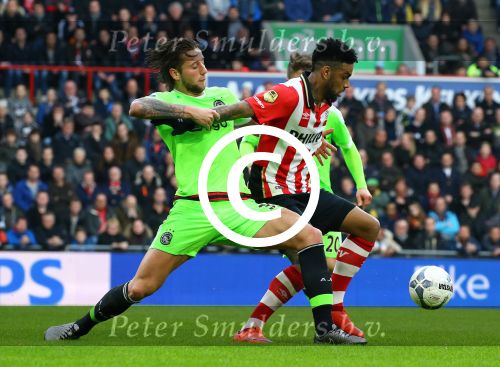 Eindhoven, 20 Maart 2016 Kompetitiewedstrijd PSV-AJAX, eindstand 0-2
Jurgen Locadia  in duel met Mitchell Dijks