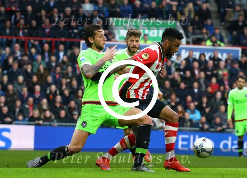 Eindhoven, 20 Maart 2016 Kompetitiewedstrijd PSV-AJAX, eindstand 0-2
Jurgen Locadia  in duel met Mitchell Dijks