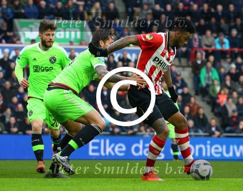 Eindhoven, 20 Maart 2016 Kompetitiewedstrijd PSV-AJAX, eindstand 0-2
Jurgen Locadia  in duel met Mitchell Dijks