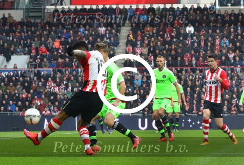 Eindhoven, 20 Maart 2016
Kompetitiewedstrijd PSV-AJAX, eindstand 0-2
Jurgen Locadia in duel met Joel Veltman