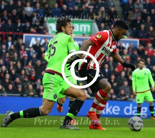 Eindhoven, 20 Maart 2016 Kompetitiewedstrijd PSV-AJAX, eindstand 0-2
Jurgen Locadia in duel met Mitchell Dijks