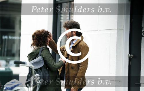Amsterdam 16 april 2016
Katja Schuurman en Freek v Noordwijk verlaten zijn huis in amsterdam.