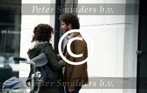 Amsterdam 16 april 2016
Katja Schuurman en Freek v Noordwijk verlaten zijn huis in amsterdam.