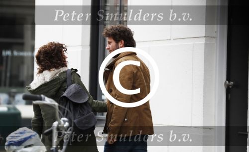 Amsterdam 16 april 2016
Katja Schuurman en Freek v Noordwijk verlaten zijn huis in amsterdam.