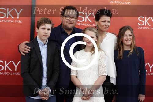 Amsterdam  3 april 2016
Premiere musical Sky in het Amsterdam theater.
Kees Abrahams met gezin